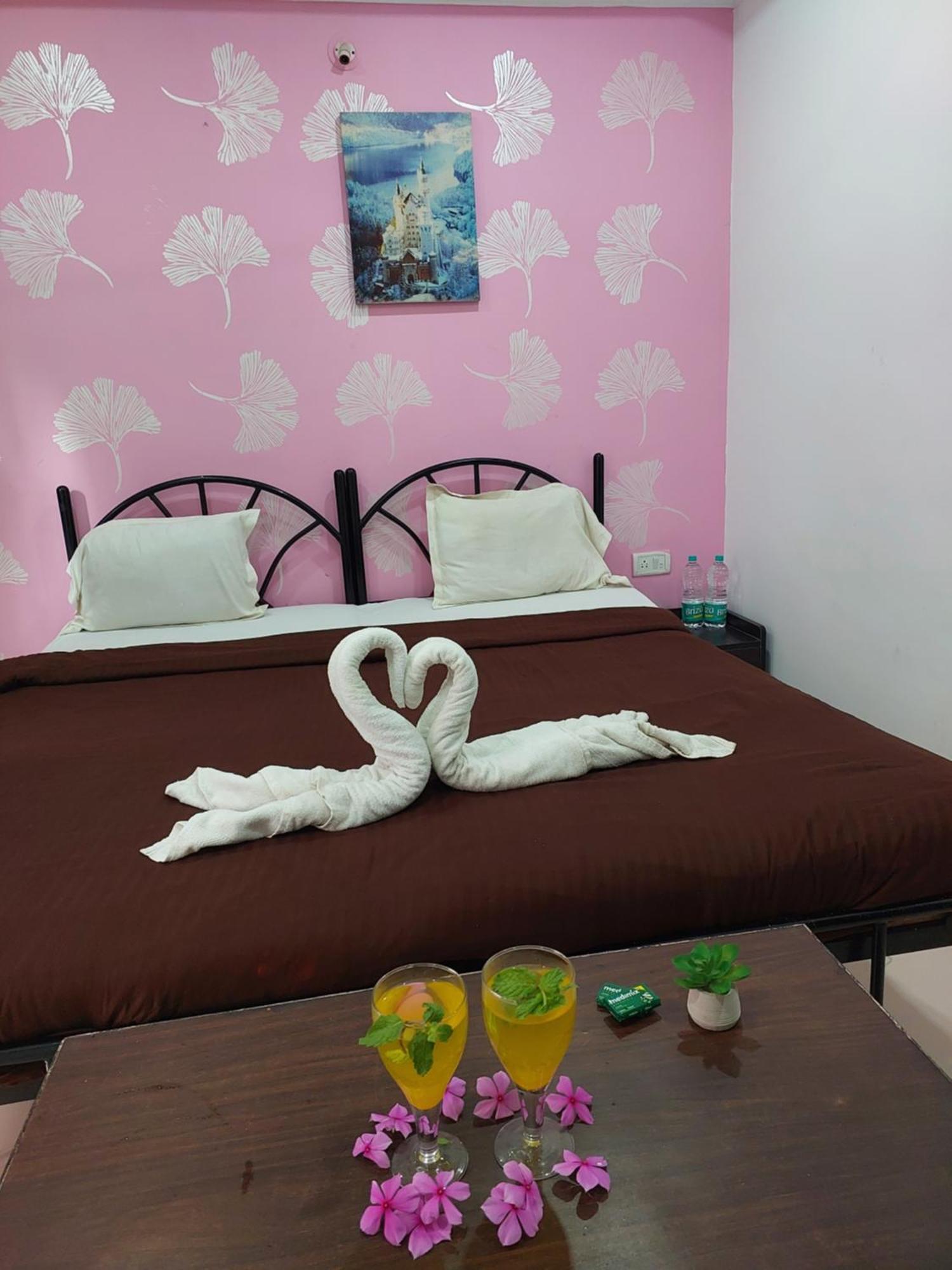 Hotel Queen Queen Sea Calangute Kültér fotó