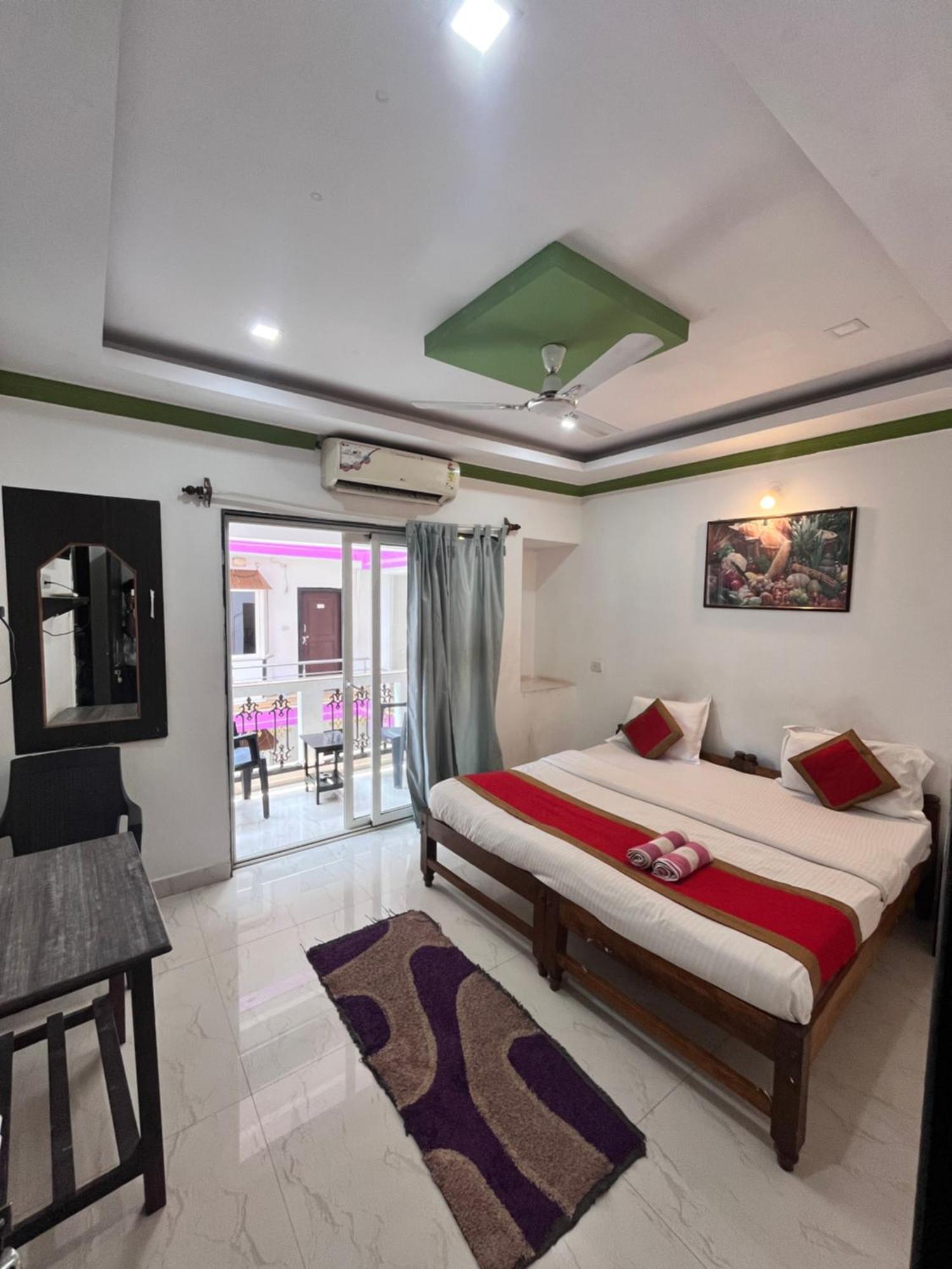 Hotel Queen Queen Sea Calangute Kültér fotó
